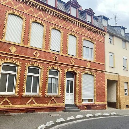 Apartment Sleeps 3 With Parking And Garden